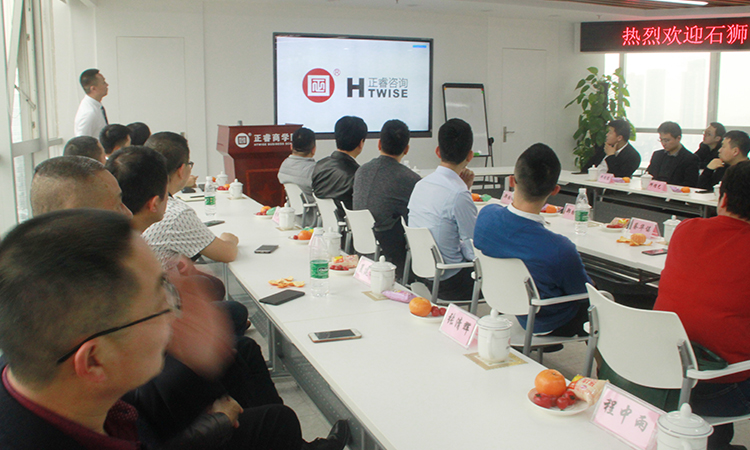 石獅市服裝產(chǎn)業(yè)聯(lián)盟、石獅市染整同業(yè)公會(huì)來(lái)我司參訪交流并赴標(biāo)桿項(xiàng)目德永佳參觀學(xué)習(xí)