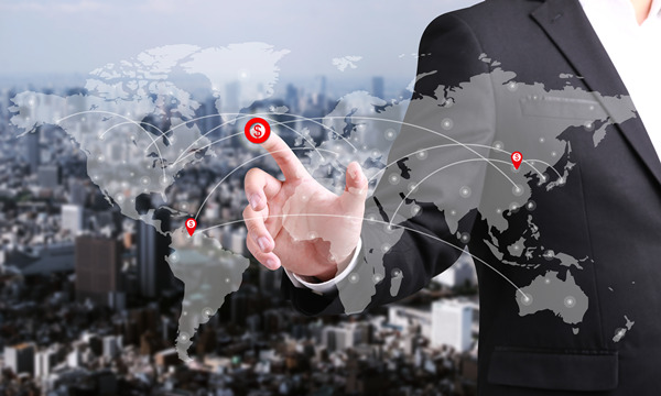 淺談戰(zhàn)略成本管理?？四Ｊ? /> 
</p>
<p>
	　　戰(zhàn)略成本管理---分析價值鏈
</p>
<p>
	　　價值鏈分析是一種戰(zhàn)略性的分析工具，通過價值鏈分析可以從多方面揭示有關(guān)企業(yè)競爭力的成本信息，這些成本信息對于企業(yè)指定戰(zhàn)略以消除成本劣勢和創(chuàng)造成本優(yōu)勢有著非常重要的作用。不同的戰(zhàn)略定位產(chǎn)生不同的企業(yè)戰(zhàn)略，就需要不同的成本分析觀和成本管理方法。
</p>
<p>
	　　在企業(yè)價值鏈分析和戰(zhàn)略定位分析的基礎(chǔ)上，企業(yè)能夠確定其應(yīng)采取的成本管理戰(zhàn)略，但是為了進一步明確成本管理的重點，還需要進行成本動因分析，找出成本動因的驅(qū)動因素，以便對癥下藥，保證成本管理戰(zhàn)略的有效性，更好地實現(xiàn)戰(zhàn)略成本管理目標。
</p>
<p>
	　　“價值鏈”是戰(zhàn)略成本分析的主要分析工具：確定設(shè)計、生產(chǎn)、營銷、發(fā)貨以及產(chǎn)品或服務(wù)的支持過程中的各項獨立的活動、功能和業(yè)務(wù)流程(邁克爾．波特，1885)．本文基于波特的思想，聯(lián)系企業(yè)戰(zhàn)略管理的情況，將價值鏈的范疇予以推廣，劃分為企業(yè)內(nèi)部價值鏈、縱向價值鏈和橫向價值鏈。這三類價值鏈既相互獨立，又相互聯(lián)系、相互作用，構(gòu)成一個有機整體，成為進行戰(zhàn)略成本管理的有效分析方法。
</p>
<p>
	　　戰(zhàn)略成本管理---戰(zhàn)略定位分析
</p>
<p>
	　　戰(zhàn)略定位分析(strategic positioning analysis)指企業(yè)在正確的戰(zhàn)略定位(戰(zhàn)略選擇1的前提下，根據(jù)企業(yè)戰(zhàn)略的要求，采取與之相應(yīng)的成本管理方式方法，為企業(yè)戰(zhàn)略的實施服務(wù)，以實現(xiàn)企業(yè)的戰(zhàn)略目標和促進企業(yè)的競爭優(yōu)勢。戰(zhàn)略定位分析的基本內(nèi)容是基本競爭戰(zhàn)略的定位分析。
</p>
<p>
	　　所謂基本競爭戰(zhàn)略，就是指無論在任何行業(yè)、任何企業(yè)～般都能采用的競爭戰(zhàn)略。美國哈佛商學(xué)院著名的戰(zhàn)略管理學(xué)者邁克爾·波特提出三種基本競爭戰(zhàn)略：成本領(lǐng)先戰(zhàn)略、差別化戰(zhàn)略和集中一點戰(zhàn)略。
</p>
<p>
	　　戰(zhàn)略成本管理---分析成本動因
</p>
<p>
	　　成本動因(cost driver)就是引起成本產(chǎn)生的原因．成本動因分析的核心在于合理的確定成本動因，并以之為基礎(chǔ)分配各種費用，直接體現(xiàn)產(chǎn)品的實際成本。成本動因是成本的驅(qū)動因素，有兩方面的含義：一是質(zhì)的概念，即受什么方面因素的驅(qū)動；二是量的概念，即某產(chǎn)品成本占用多少作業(yè)．作業(yè)導(dǎo)致資源的消耗，消耗被記錄為成本。
</p>
<p style=