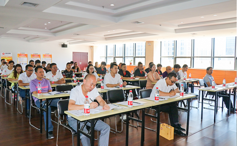 熱烈祝賀正?！吨圃煨推髽I(yè)生產(chǎn)運(yùn)作管理》專題公益講座在溫州成功舉辦