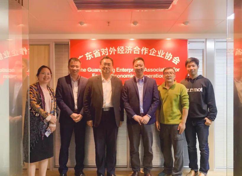 2 月 10 日 廣東省對外經(jīng)濟(jì)合作企業(yè)協(xié)會駐莫斯科代表處首席代表&俄羅斯粵商會會長孫繼業(yè)、秘書長于超先、秘書長李欽武、正睿咨詢集團(tuán)商業(yè)服務(wù)中心總經(jīng)理武文盛（左3）、項目總監(jiān)譚懿（左2）合影