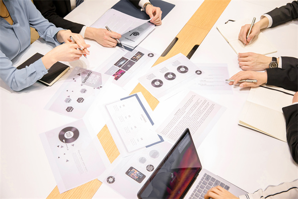 激發(fā)員工動力，實現(xiàn)績效平衡：薪酬績效管理咨詢的秘訣