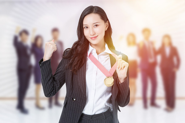 績效考核：評(píng)估員工成果，為晉升和獎(jiǎng)懲提供依據(jù)