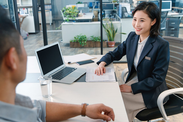 以客戶(hù)為中心的績(jī)效管理：關(guān)注客戶(hù)需求，提升客戶(hù)滿(mǎn)意度