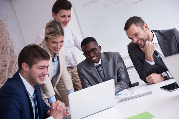 多元化團(tuán)隊(duì)績(jī)效管理：適應(yīng)多元化環(huán)境，促進(jìn)團(tuán)隊(duì)和諧