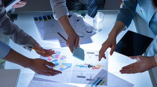 績(jī)效考核與反饋：及時(shí)反饋，指導(dǎo)改進(jìn)