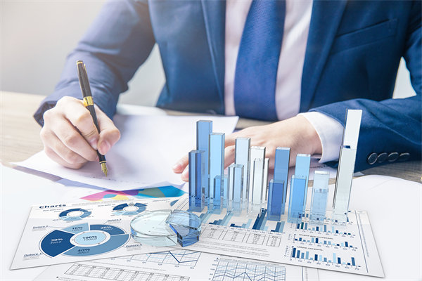 制定精準(zhǔn)經(jīng)營計劃，引領(lǐng)企業(yè)穩(wěn)健發(fā)展，實現(xiàn)長遠目標(biāo)