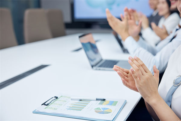 追求卓越績(jī)效：構(gòu)建高效團(tuán)隊(duì)，實(shí)現(xiàn)業(yè)務(wù)目標(biāo)新高度