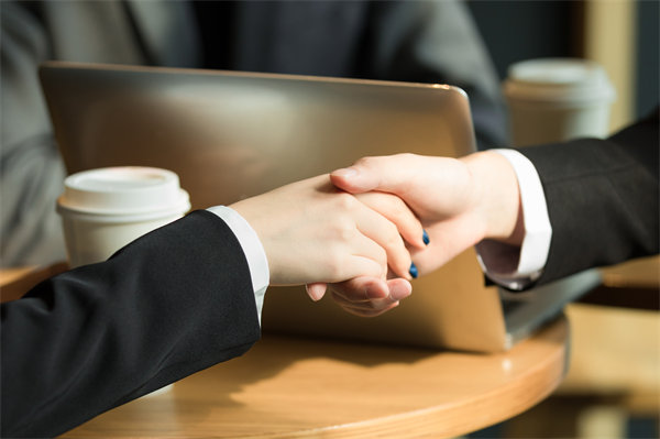 在客戶服務(wù)中如何有效傳遞和強(qiáng)化品牌的核心價(jià)值觀？