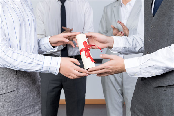 人力資源激勵(lì)機(jī)制的物質(zhì)激勵(lì)與非物質(zhì)激勵(lì)怎么運(yùn)用？