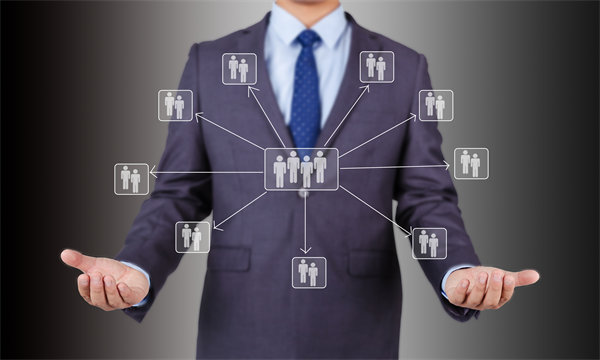 全面預(yù)算組織架構(gòu)中，屬于預(yù)算管理決策機(jī)構(gòu)的是？