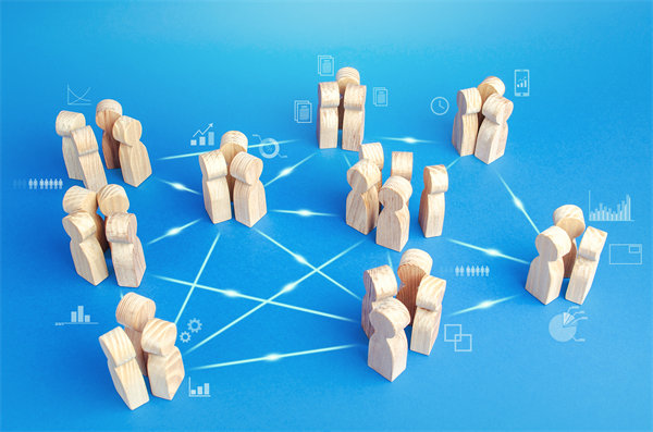 全球化運(yùn)營(yíng)中，集團(tuán)管控面臨哪些新挑戰(zhàn)及應(yīng)對(duì)策略？