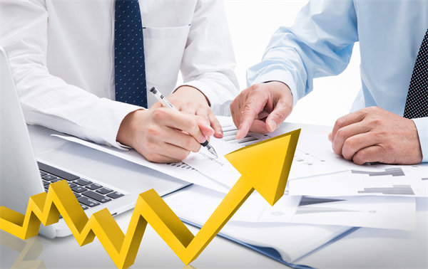 面對(duì)團(tuán)隊(duì)多樣性，如何制定個(gè)性化的績(jī)效提升計(jì)劃？