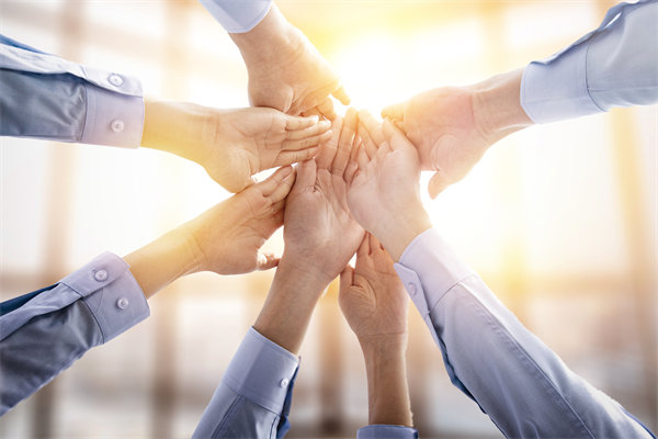 企業(yè)文化重塑：咨詢?nèi)绾瓮诰虿⑺茉旌诵膬r(jià)值？