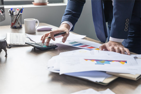 行業(yè)變革下，薪酬調(diào)整策略如何緊跟市場(chǎng)步伐？