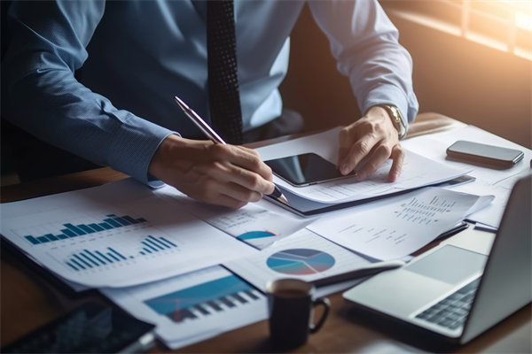 預(yù)算執(zhí)行監(jiān)控機制如何建立，確保預(yù)算不偏離目標(biāo)？