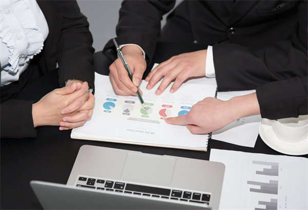 績效反饋如何有效溝通，避免誤解并激發(fā)員工潛能？