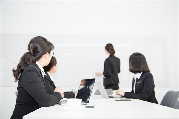 成本削減與效益增長，咨詢?nèi)绾握业阶罴哑胶恻c？