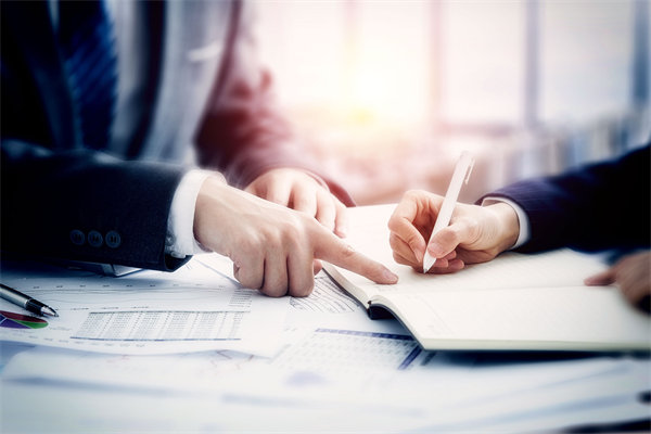 面對業(yè)績波動，企業(yè)如何靈活調(diào)整績效評價標準？