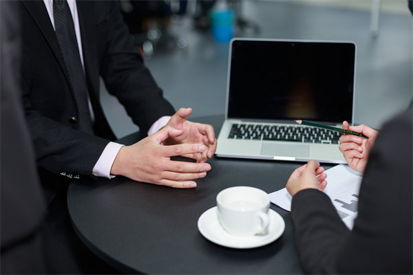 面對業(yè)績波動，企業(yè)如何靈活調(diào)整績效評價標準？