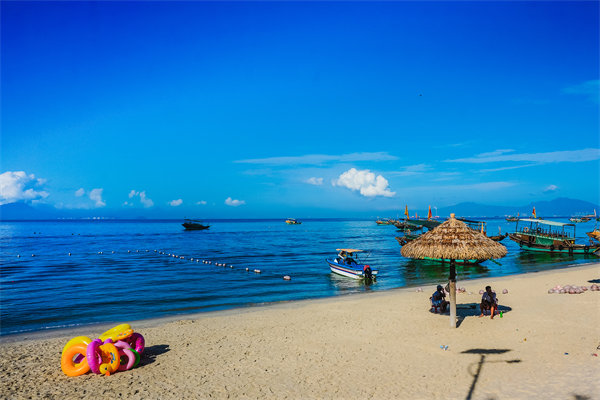 管理咨詢?nèi)绾螢榛葜萜髽I(yè)打造核心競(jìng)爭(zhēng)力？具體策略是？