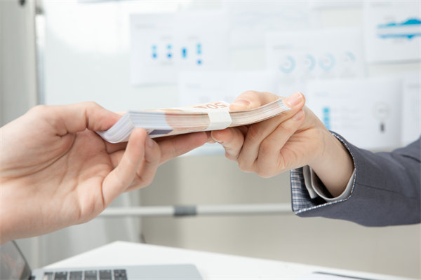 績效獎金與激勵機(jī)制如何設(shè)計，才能最大化激勵效果？