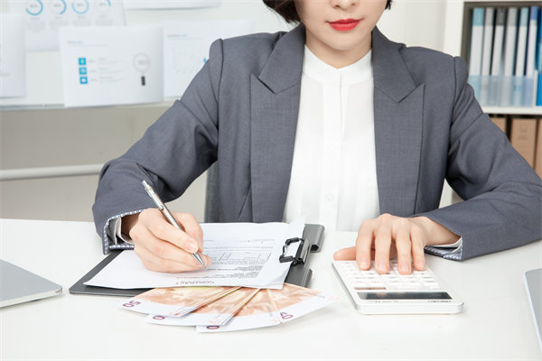 企業(yè)戰(zhàn)略轉(zhuǎn)型的關(guān)鍵成功因素與風(fēng)險規(guī)避策略何在？