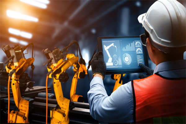 以科技創(chuàng)新驅(qū)動產(chǎn)業(yè)發(fā)展，傳統(tǒng)制造業(yè)如何數(shù)字化轉(zhuǎn)型？