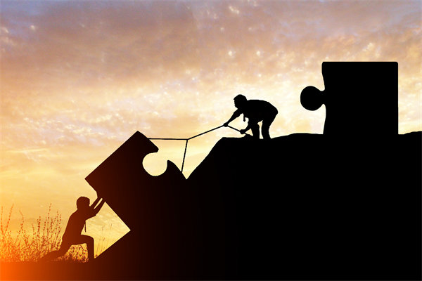 年度經(jīng)營(yíng)計(jì)劃實(shí)施中，如何確保各部門(mén)協(xié)同一致？