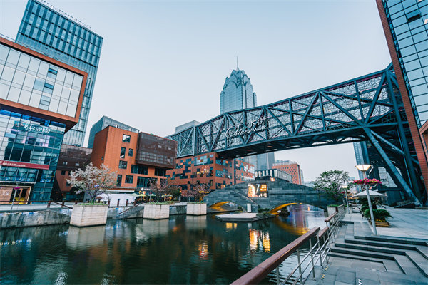 管理咨詢?nèi)绾沃幉ㄆ髽I(yè)制定科學的戰(zhàn)略規(guī)劃？