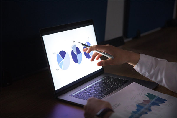 00后吐槽公司無效加班被開除，企業(yè)戰(zhàn)略有何感悟？