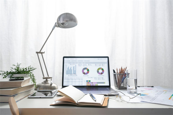 在遠(yuǎn)程工作模式下，如何有效監(jiān)控與評估員工績效？