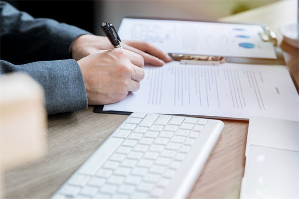 如何確保薪酬績效體系公平透明，增強員工信任？