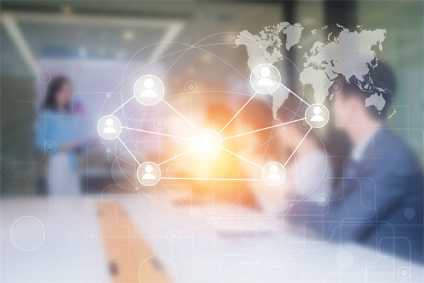 組織規(guī)劃中，如何確保戰(zhàn)略方向與市場(chǎng)需求一致？