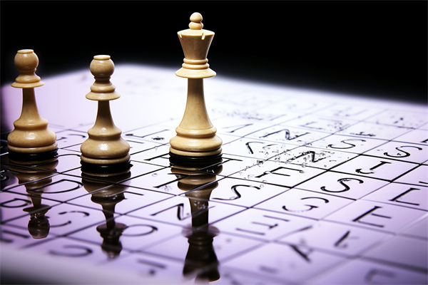 集團(tuán)管控中，如何確保子公司戰(zhàn)略與集團(tuán)目標(biāo)一致？