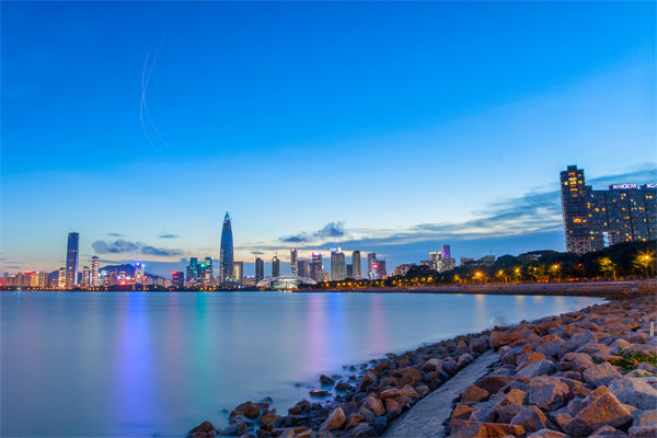 深圳戰(zhàn)略咨詢公司如何幫助企業(yè)制定長遠(yuǎn)發(fā)展藍圖？