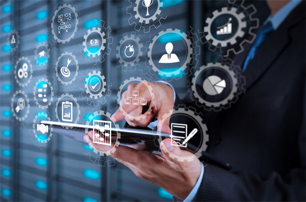 集團(tuán)管控過(guò)程中，如何確保信息的準(zhǔn)確傳遞與共享？