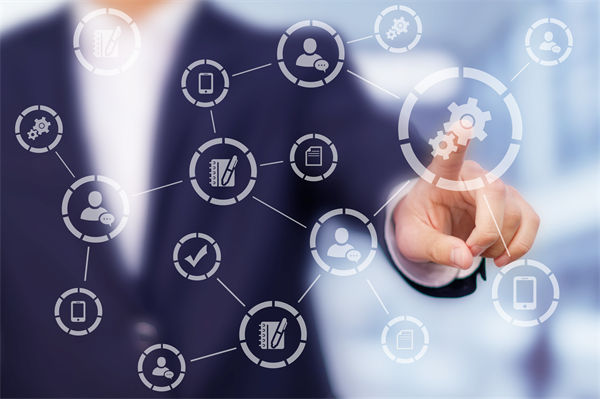 集團(tuán)管控過(guò)程中，如何確保信息的準(zhǔn)確傳遞與共享？