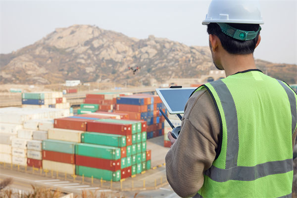 供應(yīng)鏈管理中，如何確保供應(yīng)鏈透明度與安全性？