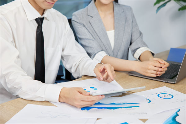 如何利用薪酬績(jī)效激勵(lì)，促進(jìn)跨部門合作與協(xié)調(diào)？