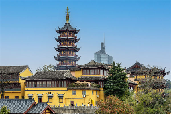 南京戰(zhàn)略咨詢公司如何助力企業(yè)實(shí)現(xiàn)長(zhǎng)遠(yuǎn)發(fā)展？