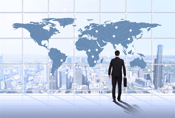 績效咨詢過程中，如何確保咨詢方案的落地實施？