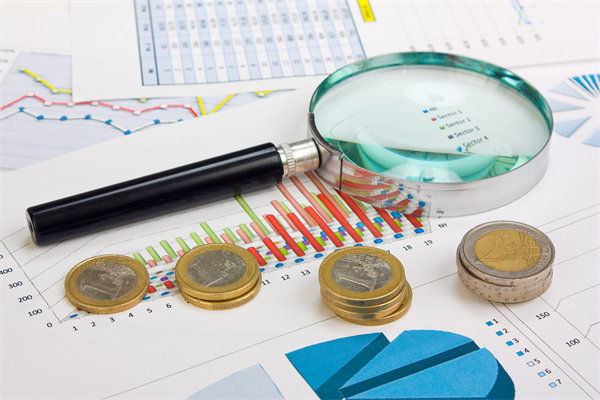 預(yù)算編制時(shí)，如何平衡長(zhǎng)期規(guī)劃與短期資金需求？