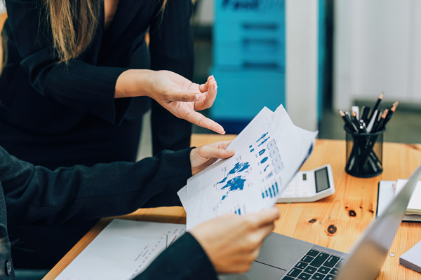 預(yù)算編制時，如何確保數(shù)據(jù)真實，避免信息失真問題？