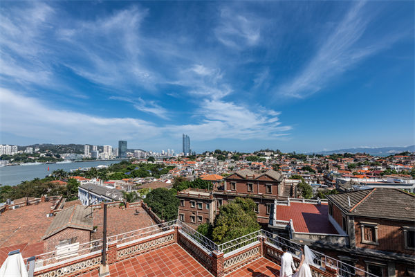 廈門企業(yè)深陷同質(zhì)化競爭泥沼，廈門戰(zhàn)略咨詢公司如何助力破局？