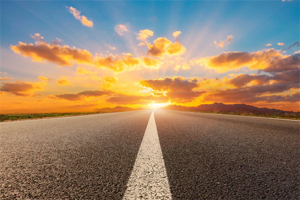 兩會熱議破解企業(yè)“生長痛”，對企業(yè)戰(zhàn)略管理有何啟示？