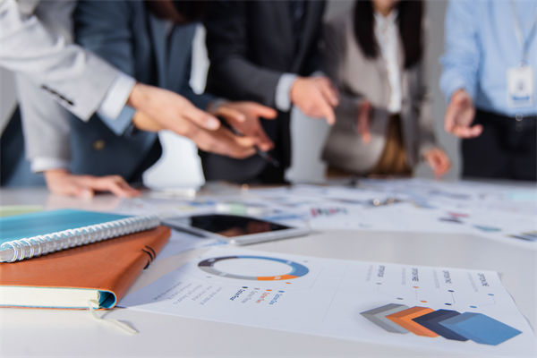 績效溝通形同虛設(shè)，績效咨詢?nèi)绾未罱ㄌ拐\交流橋梁？