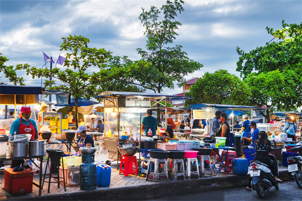 今年擴(kuò)消費(fèi)怎么干？各大企業(yè)如何根據(jù)政策發(fā)力？