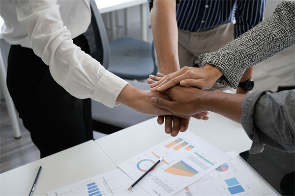 跨文化管理對企業(yè)全球化戰(zhàn)略實施的影響及應對策略？