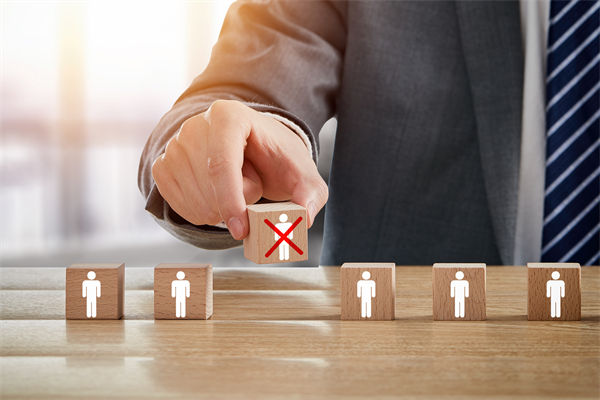 微軟在華外包公司一天裁員近2000人，人力資源管理怎么看？