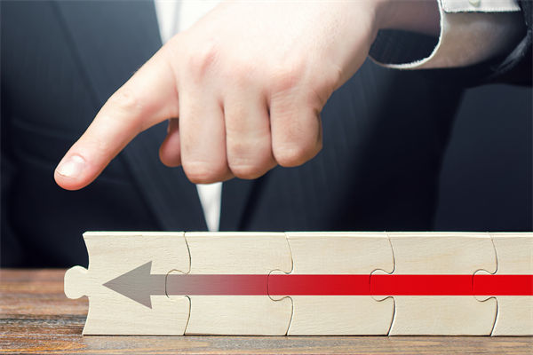 戰(zhàn)略執(zhí)行層層衰減，集團(tuán)管控如何確保目標(biāo)精準(zhǔn)落地？